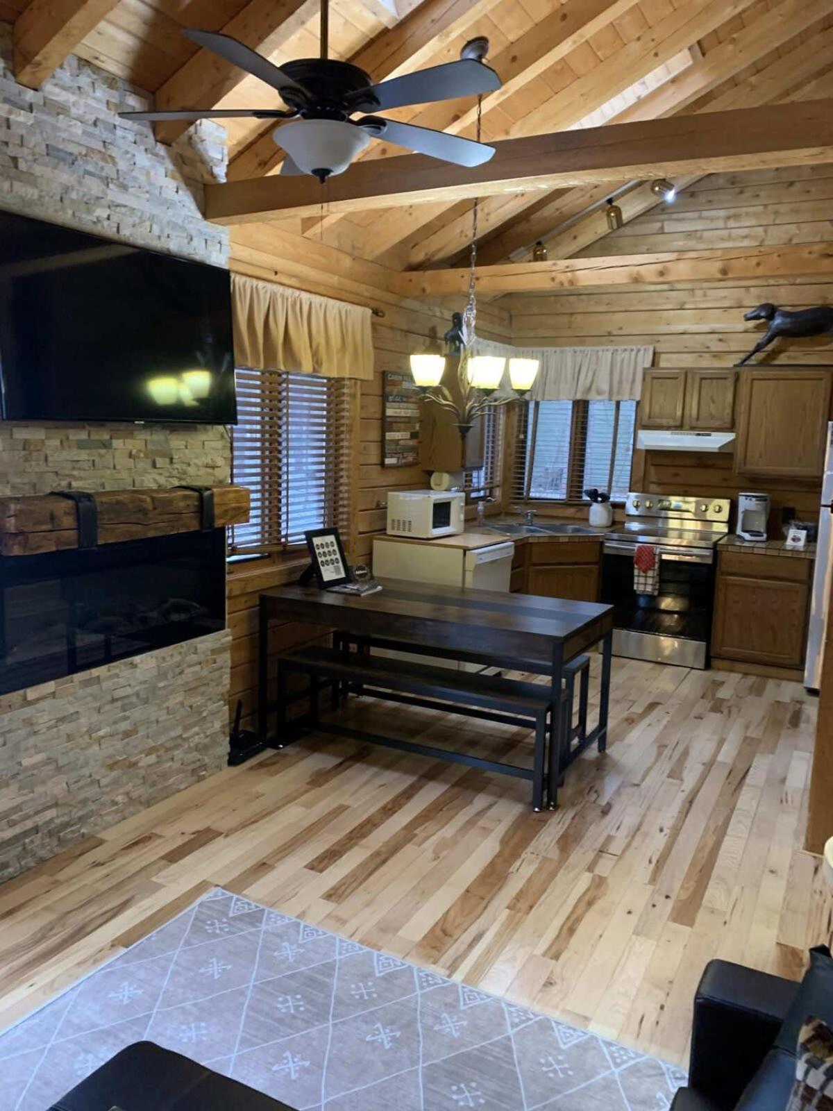 Thompsonville Crystal Mountain Cabin-Shuttle Pass Included! מראה חיצוני תמונה
